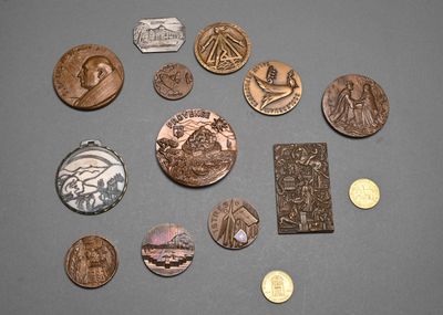 a lot of coins that are sitting on a table