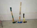 a lot of tools that are sitting next to each other