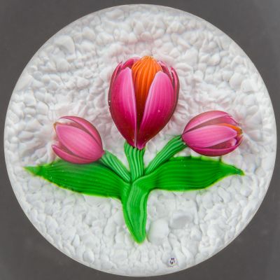 Baccarat. Presse-papiers « Crocus », signé et daté B 1981, à… - Photo 1