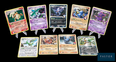 beaucoup de cartes sur la table