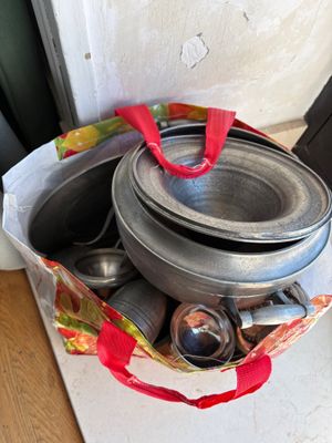 Lot en étain. Environ 10 kg.