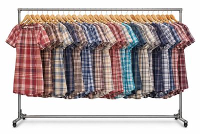 Lot de 100 hauts en coton femme du même modèle mais mélange …