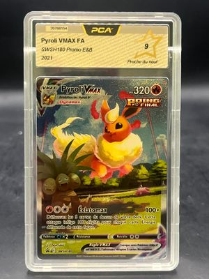 gros plan d'une carte pokemon dans un étui en plastique