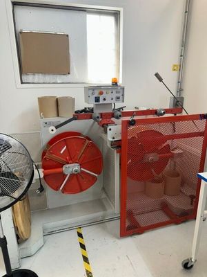 une image représentant une pièce avec un ventilateur et une borne d'incendie