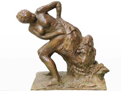 statue représentant un homme avec un chien sur les genoux
