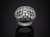 une bague en diamant et or blanc
