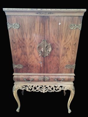 Meuble bar électrifié en bois de placage ouvrant par deux po…