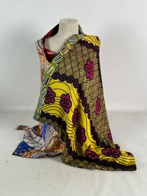 une écharpe jaune et noire sur un mannequin, un mannequin, un mannequin, un mannequin, un mannequin, un mannequin, un mannequin, un mannequin, un mannequin, un mannequin, un mannequin, un mannequin, un mannequin, un mannequin, un mannequin, un mannequin, un mannequin, un mannequin, un mannequin, un mannequin, un mannequin, un mannequin, un mannequin, un mannequin, un mannequin, un mannequin, un mannequin, un mannequin, un mannequin, un mannequin, un mannequin, un mannequin, un mannequin,
