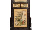 une vieille armoire en bois avec une peinture sur le devant et une autre à l'arrière