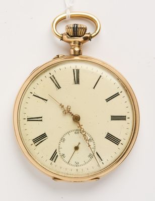 une montre de poche en or avec des chiffres romains sur le cadran