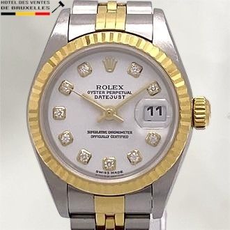 une montre Rolex avec des diamants sur le cadran