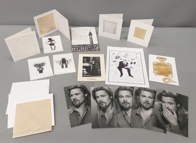 CHANEL. Ensemble de cartes de vœux et photos.