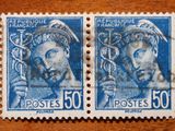 deux timbres-poste sur lesquels figurent un homme et une femme