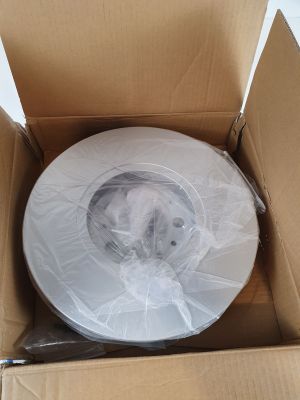 une boîte en carton contenant un rouleau de papier toilette
