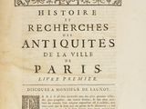 un vieux livre avec un titre en noir et blanc