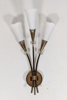 LUNEL. Suite de 3 appliques en laiton et verre opalin, une p… (photo 2)