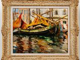 une peinture à l'huile représentant un bateau dans un port, avec d'autres bateaux dans l'eau