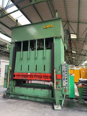 an image of a large green machine in a warehouse