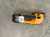 vue de dessus d'un pistolet laser portatif posé au sol