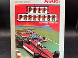 la couverture d'un magazine sur laquelle figure la photo d'une voiture de course