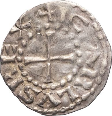 une vieille pièce d'argent ornée d'une croix