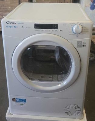 une image d'une machine à laver blanche dans une pièce