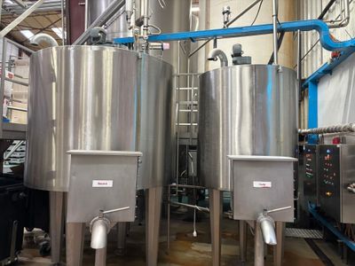 2 cuves inox tempéreuses beurre (5T environ) huile (2T envir…