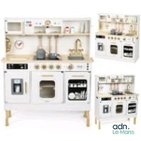 quatre meubles de cuisine blancs exposés