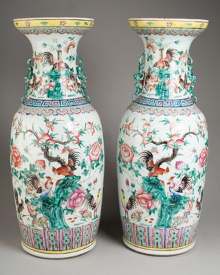 paire de vases chinois ornés d'oiseaux et de fleurs
