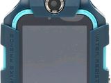 une montre bleue et noire dotée d'un écran