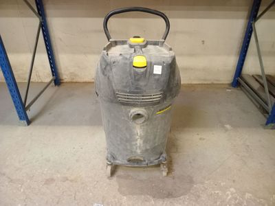 a machine that is sitting in a garage