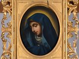 une image représentant un tableau d'une femme portant un voile bleu