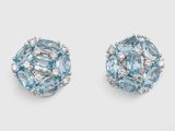 une paire de boucles d'oreilles en topaze bleue et diamants