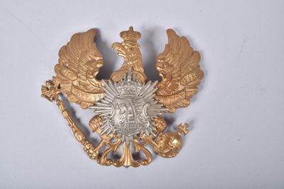 une broche en or ornée d'un aigle à deux têtes