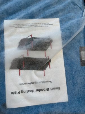 un sac sur lequel est apposée une étiquette représentant un bateau
