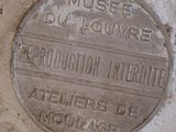 a plaque on the side of a building that says mosele du trouve