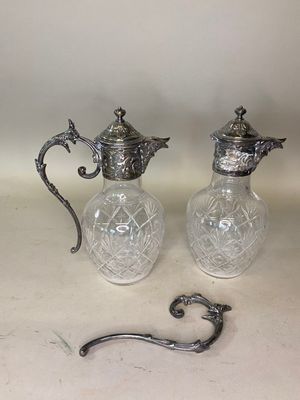 GALLIA - Paire de CARAFES en cristal taillé à décor de crois…