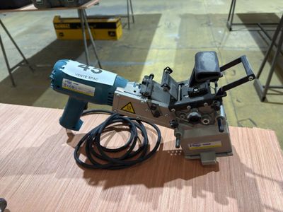 a picture of a machine that is sitting on top of a table