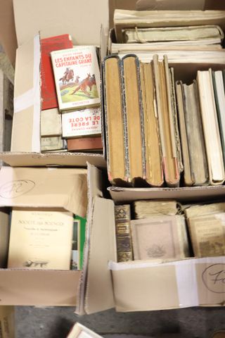 Lot de 5 cartons dont livres régionalisme de la creuse (mémoires ...