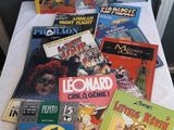 beaucoup de bandes dessinées sur la table