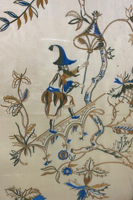 a picture of a picture of a wallpaper with a bird and flowers on it