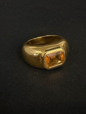 une image représentant une bague en or ornée d'une citrine au centre
