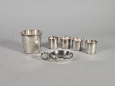 Lot en argent comprenant un tastevin, une timbale gravée du prénom Jea - Photo 1