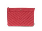 Pochette Chanel en cuir matelassé à motif chevron