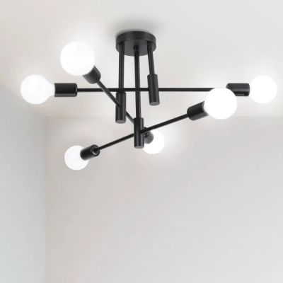 un lustre noir avec des ampoules blanches suspendu au plafond