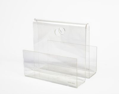 porte-cartes de visite en acrylique transparent sur fond blanc