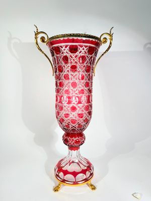Dans le goût de Baccarat Imposant vase balustre en cristal t…