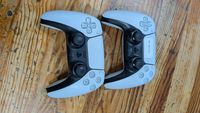 LOT DE 2 MANETTES SONY PS5 - TVA RECUPERABLE