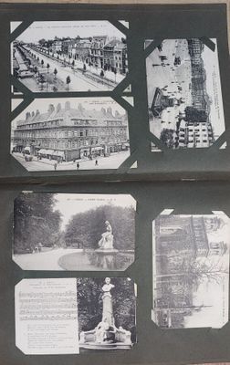 une vieille photo d'un livre contenant des images de bâtiments et d'une fontaine