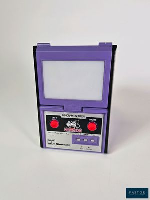 une image représentant une console de jeux Nintendo violette posée sur une surface blanche